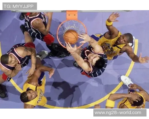 姚明在美国篮球赛场上的扣篮瞬间引发热议与回忆