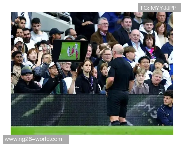 意甲激战：里昂与热刺战成平局神扑引发争议判罚全场沸腾