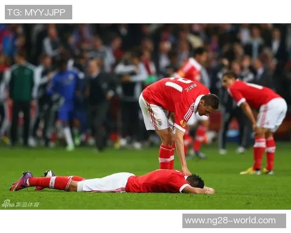 本菲卡狂胜切尔西五球大捷红牌事件引发全场热议与十大精彩进球回顾